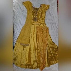 Desi three piece Floor Touch